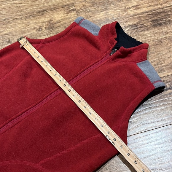 MEC fleece red and grey vest - Picture 5 of 9